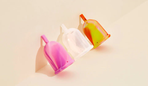 Copos coletores menstruais em 3 cores e 3 tamanhos da marca Lumma