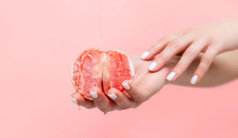 Fruta afrodisíaca representando uma vagina para falar do autocuidado, orgasmo e masturbação