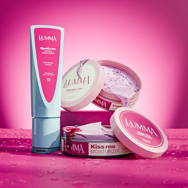Kit composto por hidratante intenso Spoil Me, hidratante corporal Kiss Me e esfoliante Pamper Me